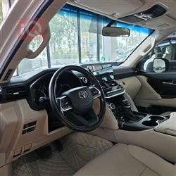 تۆیۆتا لاند کروزەر